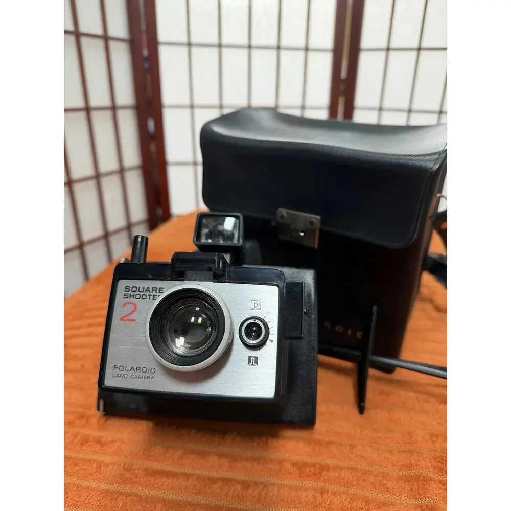 Vintage Polaroid Square Shooter 2 Land Camera Type 88 w/ Original Case 1970s